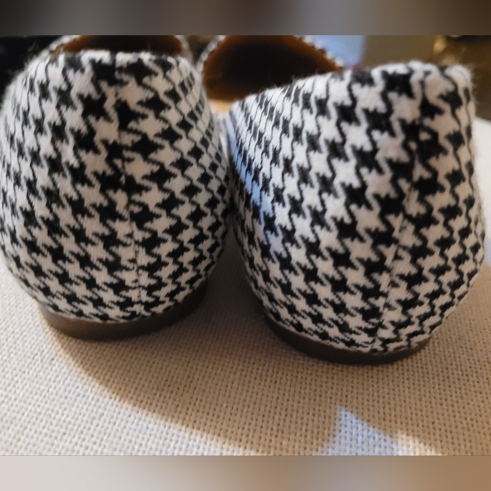 J. Crew Houndstooth Flats are  in a size 11 - Picture 5 of 6